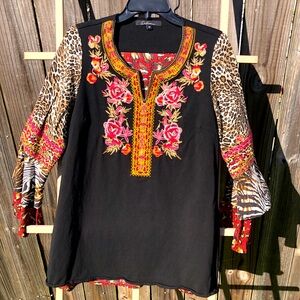 Calesas | Embroidered | Long Sleeve 
Tunic Top M